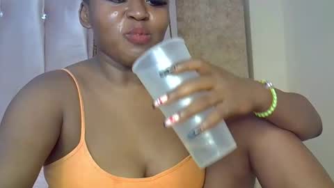 smiley_berry online show from October 12, 11:51 pm