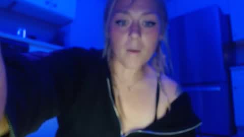 sneakyalicek online show from September 23, 1:48 am