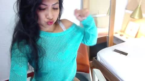 Snapshot of sneakyy_fantasy chatting on December 19, 3:51 am Hellen  online show from December 19, 3:51 am