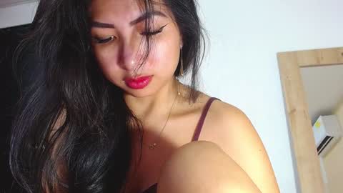 Snapshot of sneakyy_fantasy chatting on December 20, 4:53 am Hellen  online show from December 20, 4:53 am