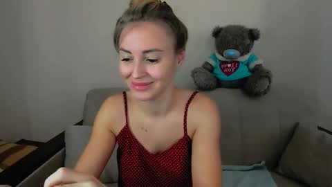 Snapshot of snezanablond chatting on February 13, 9:51 am Sneja online show from February 13, 9:51 am