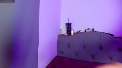 IG     OF red moonn online show from November 5, 5:01 am