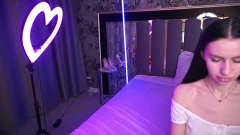 snow_whiteeex online show from March 2, 6:36 am