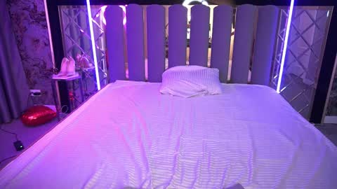 snow_whiteeex online show from April 4, 5:39 am