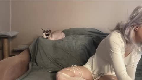 snowy_alice online show from November 15, 7:42 am