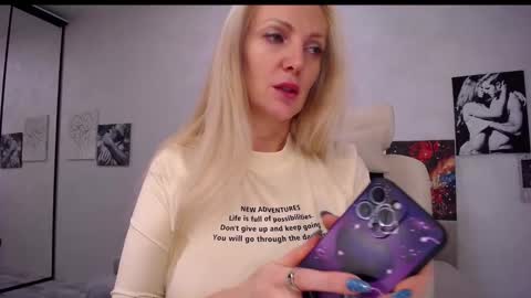 Snapshot of so_sexy_monna chatting on January 15, 2:46 pm Monna online show from January 15, 2:46 pm