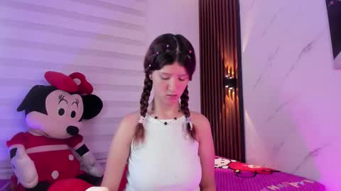 sofi_cuttie online show from March 7, 6:31 am