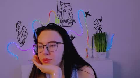 sofi_lonely online show from February 6, 7:01 am