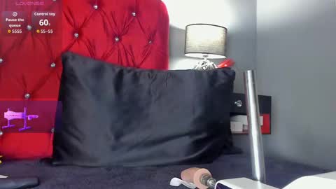 Snapshot of sofia_montieel chatting on September 19, 2:32 am online show from September 19, 2:32 am