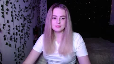 Snapshot of sofia_rosemary chatting on February 18, 12:39 pm sofia_rosemary online show from February 18, 12:39 pm
