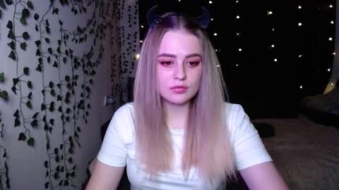Snapshot of sofia_rosemary chatting on March 7, 4:11 pm sofia_rosemary online show from March 7, 4:11 pm
