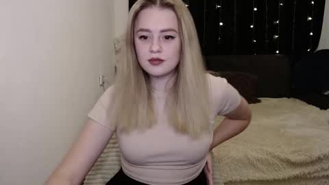 Snapshot of sofia_rosemary chatting on December 10, 9:44 am sofia_rosemary online show from December 10, 9:44 am