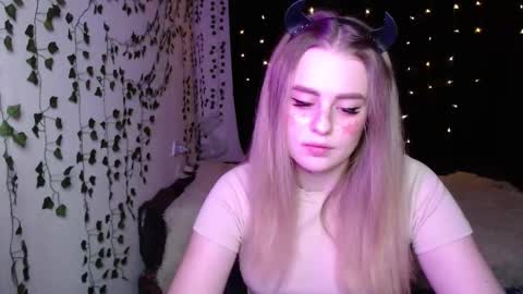 Snapshot of sofia_rosemary chatting on March 11, 3:02 pm sofia_rosemary online show from March 11, 3:02 pm