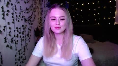 Snapshot of sofia_rosemary chatting on February 21, 12:39 pm sofia_rosemary online show from February 21, 12:39 pm