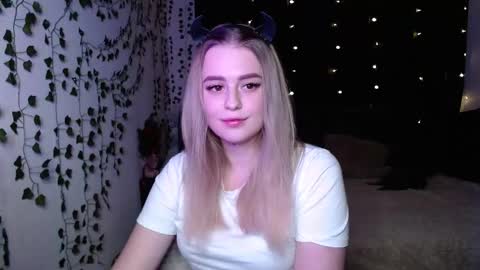 Snapshot of sofia_rosemary chatting on February 25, 3:20 pm sofia_rosemary online show from February 25, 3:20 pm