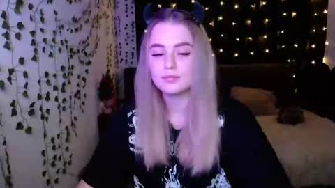 Snapshot of sofia_rosemary chatting on March 2, 1:42 pm sofia_rosemary online show from March 2, 1:42 pm