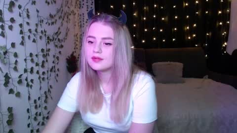 Snapshot of sofia_rosemary chatting on February 2, 11:40 am sofia_rosemary online show from February 2, 11:40 am