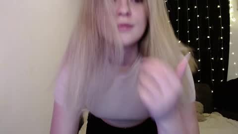Snapshot of sofia_rosemary chatting on December 3, 1:21 pm sofia_rosemary online show from December 3, 1:21 pm