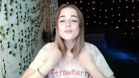 Snapshot of sofia_rosemary chatting on October 18, 2:42 pm sofia_rosemary online show from October 18, 2:42 pm