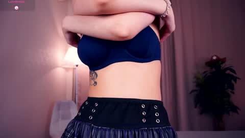 Hi My name is Sofia Welcome to my room Please thumbs up - its important online show from September 12, 6:35 am