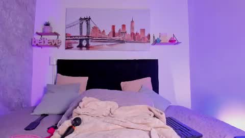 sofialujan_ online show from June 11, 12:32 am