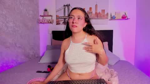 sofialujan_ online show from June 5, 11:55 pm