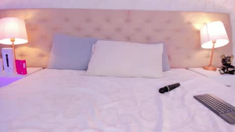 SofiaReyees online show from January 10, 2:44 pm