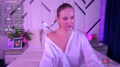 Snapshot of sofiebloom chatting on September 25, 3:44 pm Sofie online show from September 25, 3:44 pm
