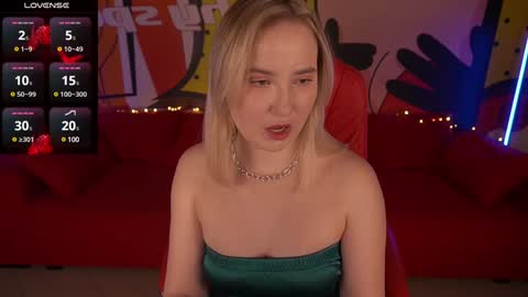 Snapshot of sofiebloom chatting on February 2, 9:13 pm Sofie online show from February 2, 9:13 pm