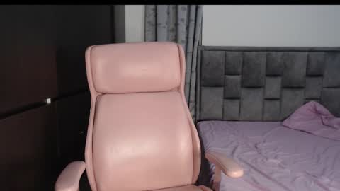 Snapshot of sofierosse_ chatting on December 17, 1:39 am Sofie Rosee online show from December 17, 1:39 am