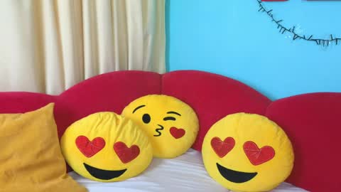 Lilly online show from March 31, 5:40 am