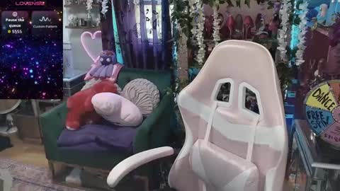 solesticia online show from September 28, 6:13 pm