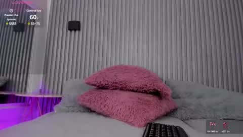 Snapshot of sophi_carter chatting on February 24, 11:08 am Sophi online show from February 24, 11:08 am