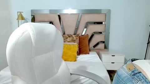 Snapshot of sophia_hadid chatting on January 31, 8:54 pm Sophia online show from January 31, 8:54 pm