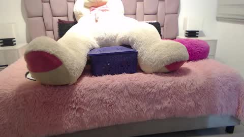 Sophia Carson online show from December 9, 9:39 am