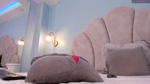 Snapshot of sophia_miiller chatting on September 26, 12:58 pm sophia miiller online show from September 26, 12:58 pm