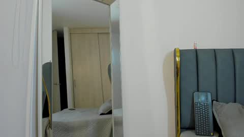 sophia_owens_2 online show from April 14, 2:22 am