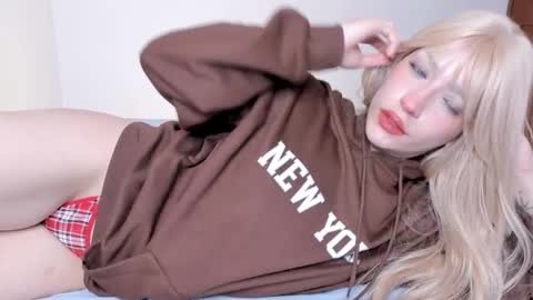 sophiarommie online show from November 3, 4:44 pm