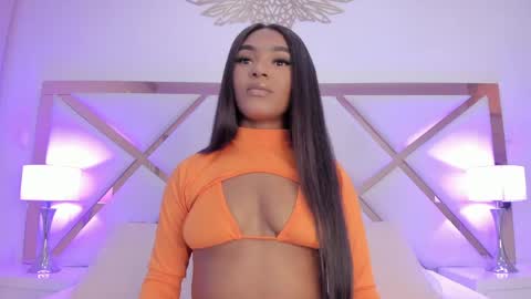 SophiaSmiths online show from April 8, 9:06 pm