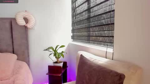 Snapshot of sophie_001 chatting on February 11, 7:59 pm  Sophie  online show from February 11, 7:59 pm