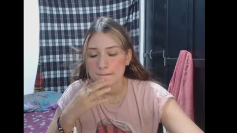 Snapshot of sophie_cutexx chatting on January 19, 11:00 pm sophie online show from January 19, 11:00 pm