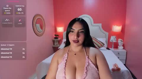 Snapshot of sophie_grays chatting on October 23, 10:16 pm S O P H I E online show from October 23, 10:16 pm