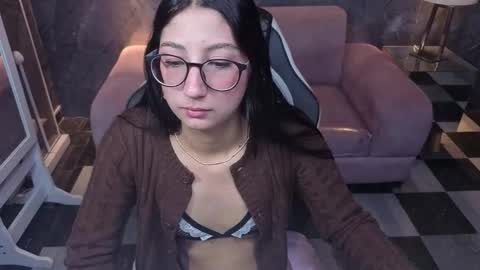 sophie_jones_b online show from March 12, 1:14 pm