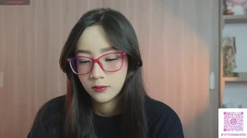 Sophie or Sof online show from April 21, 8:38 pm