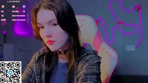 sophie_nomenal_ online show from March 14, 9:05 pm