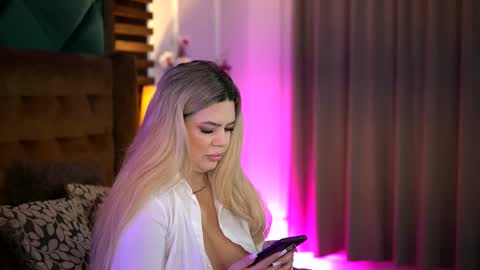 Sophie online show from November 22, 7:00 am