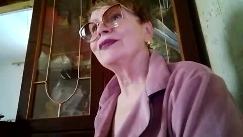 SophieBurnsX online show from June 4, 8:52 am