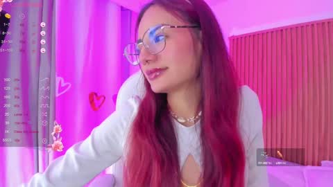 Snapshot of sophiecherry_ chatting on February 16, 5:26 am Sophie IG sophiecherry es online show from February 16, 5:26 am