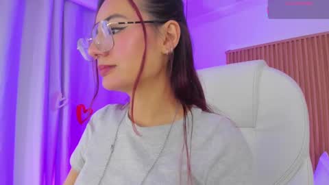 Snapshot of sophiecherry_ chatting on March 11, 6:19 am Sophie IG sophiecherry es online show from March 11, 6:19 am