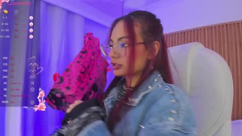 Snapshot of sophiecherry_ chatting on February 17, 4:31 am Sophie IG sophiecherry es online show from February 17, 4:31 am
